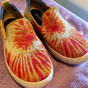 Kids’ size 2 Rothy’s sneakers.